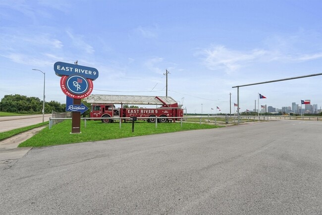 Building Photo - 2708 Kennedy St