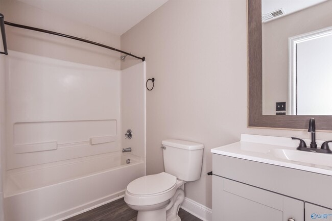 Building Photo - 139 Bermuda Lakes Dr