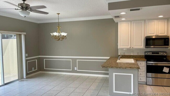 Building Photo - 2039 Tarpon Lake Way