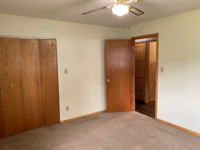 Building Photo - 1818 N Granview Dr