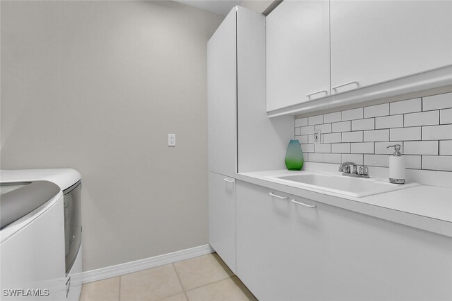 Building Photo - 425 Dockside Dr