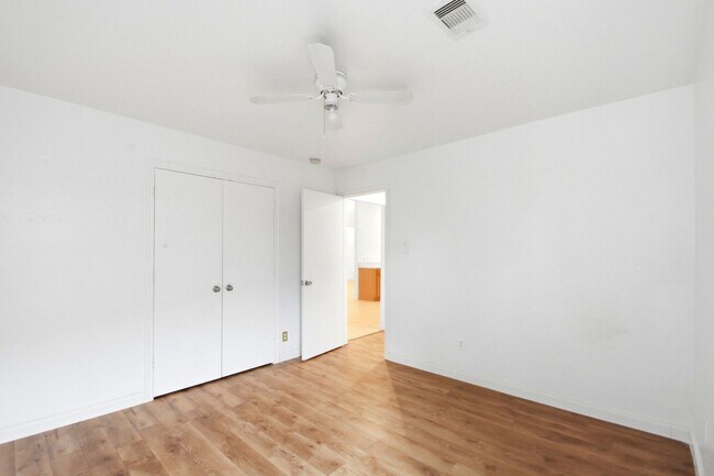 Building Photo - 111 Thunder Basin Dr