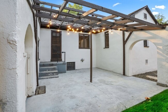 Building Photo - Updated 1930's Boise Bench Home
