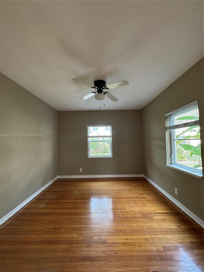 Building Photo - 725 NE 91st St