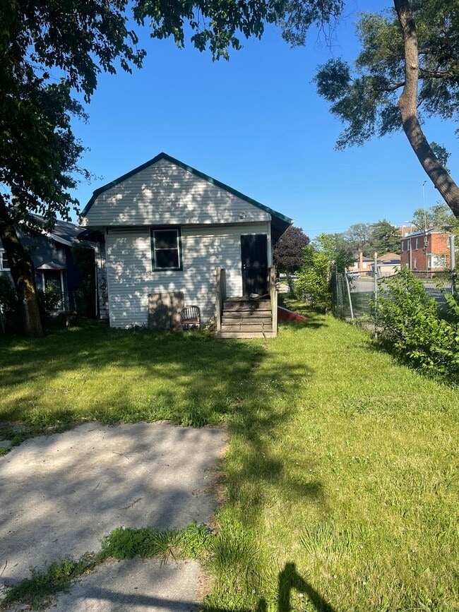 Building Photo - 10056 S Indiana Ave