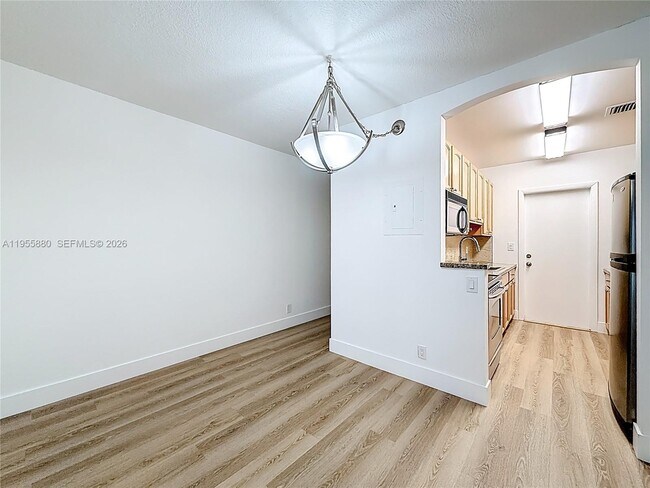 Building Photo - 2424 SE 17th St