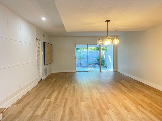 Building Photo - 10042 N 52nd St