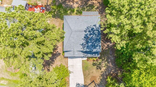 Building Photo - 643 Lilac Ln