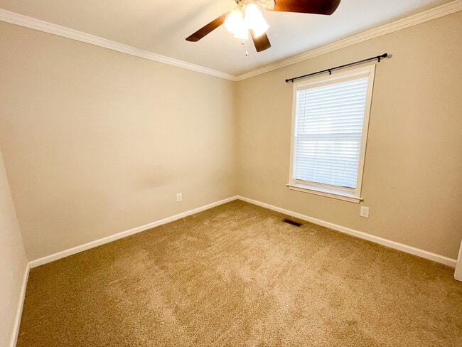 Building Photo - 405 Cami Forest Ln