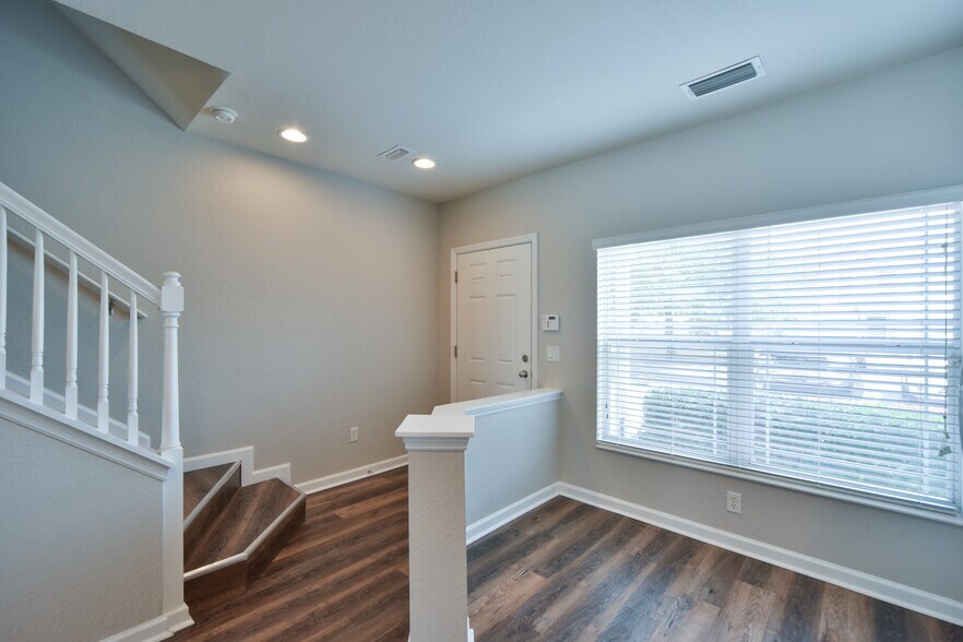 Building Photo - 4490 SW 49th Ave