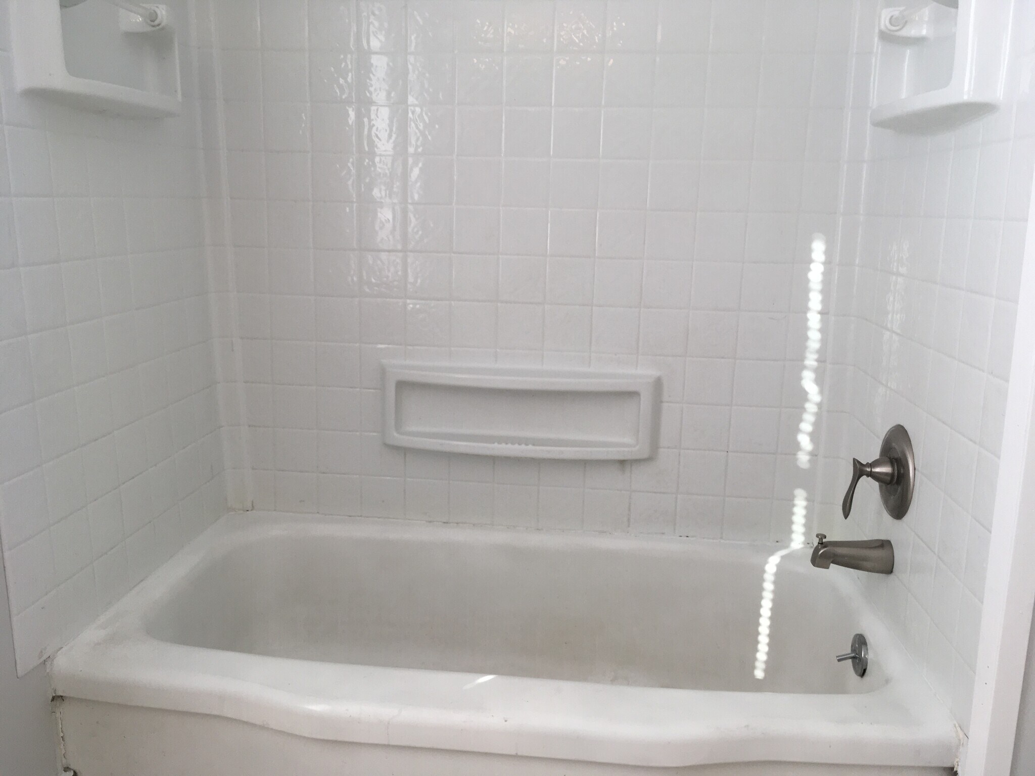 Bathtub - 219 W Oakland Ave
