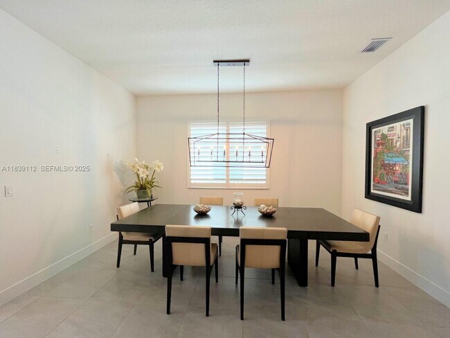 Building Photo - 10711 Aqua Ct