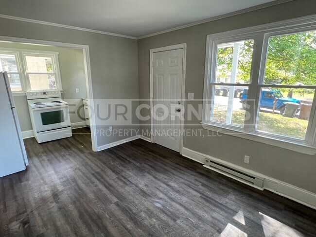 Building Photo - Renovated 1 Bedroom 1 Bath Home