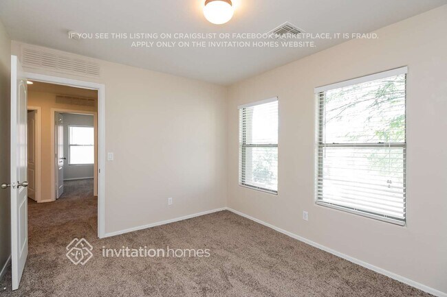 Building Photo - 7811 S 63rd Dr