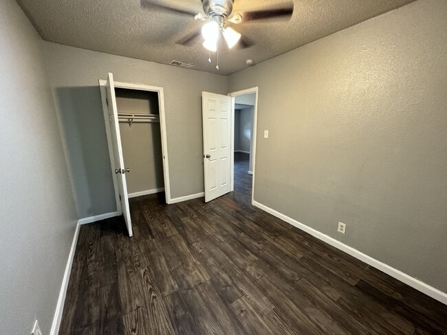 Building Photo - 2 Bedroom and 1 bathroom ready to move in