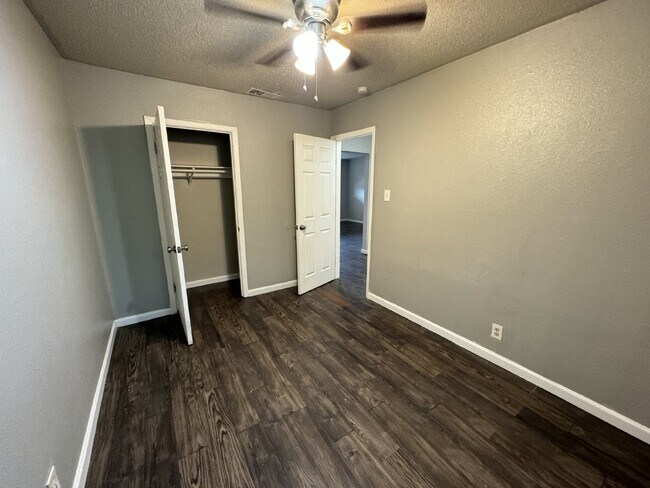 Building Photo - 2911 Observation Dr