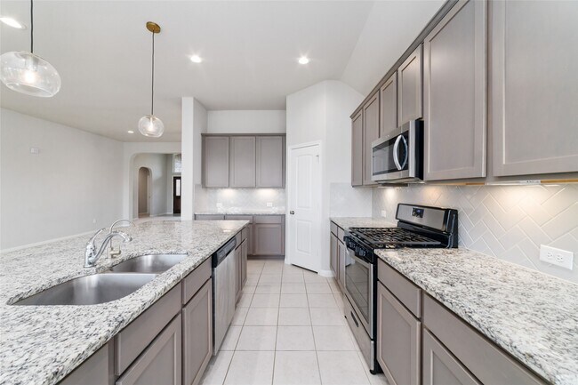 Building Photo - 77 Carmel Dr