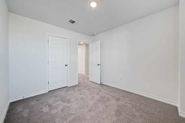 Building Photo - 3000 Sudha Dr