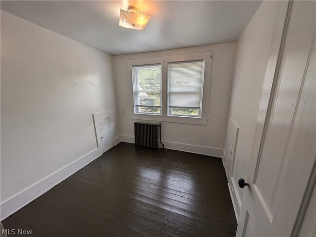 Building Photo - 339 Harris St