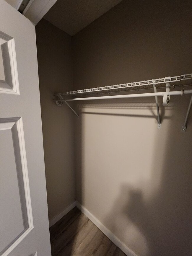 Building Photo - Spacious 3-Bedroom, 1-Bathroom Home AVAILABLE NOW!!