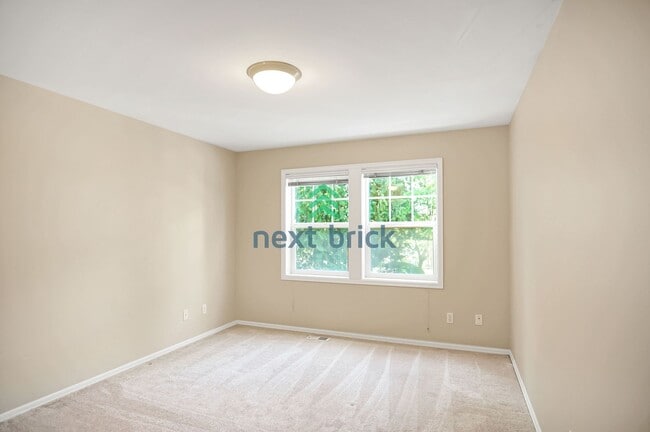 Building Photo - 3 Bed 2.5 Bath Townhome for Rent in Kirkland!
