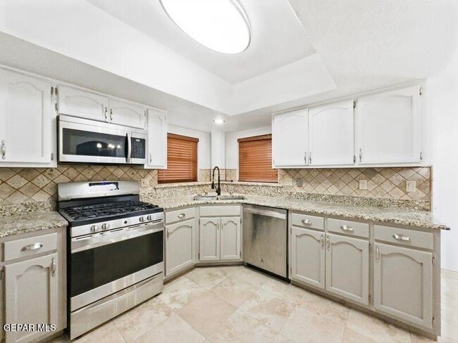 Building Photo - 10916 Loma De Luz Pl