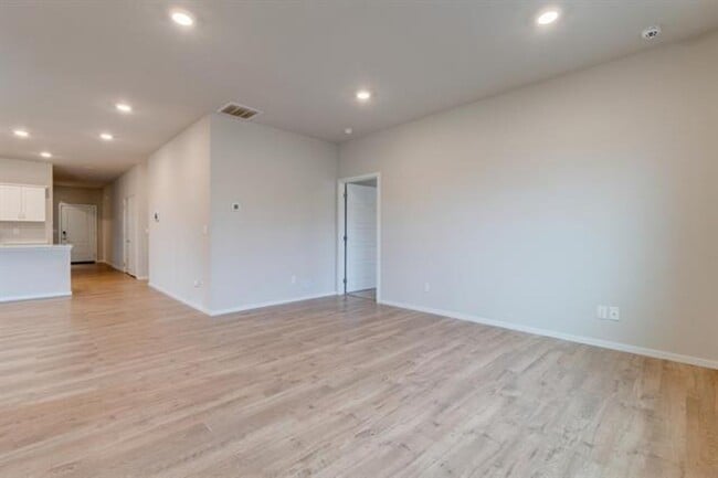 Building Photo - 8207 S Avery Rd
