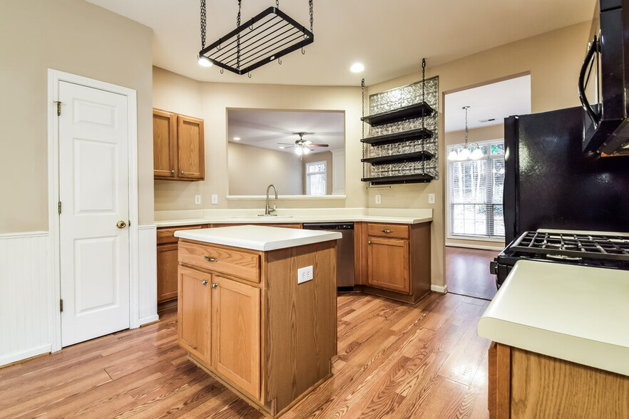 Building Photo - 173 Weatherstone Dr