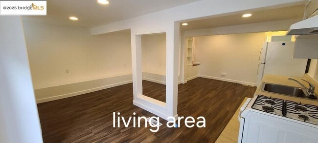 Building Photo - 128 Moraga Ave
