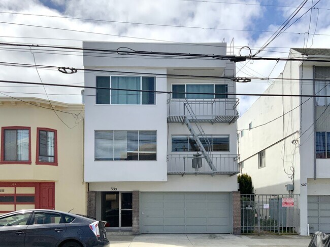 Building Photo - Top Floor 1BR/1BA. Renovated! DISHWASHER! ON-SITE LAUNDRY!