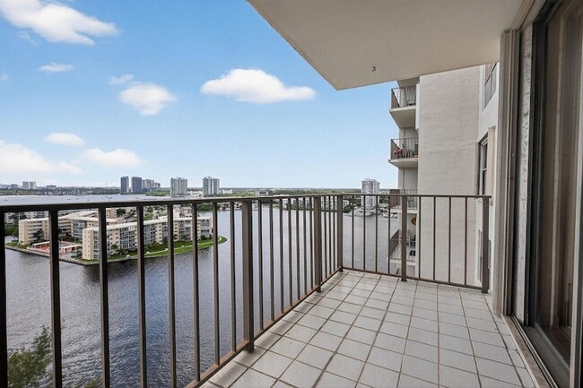 Building Photo - 18151 NE 31st Ct