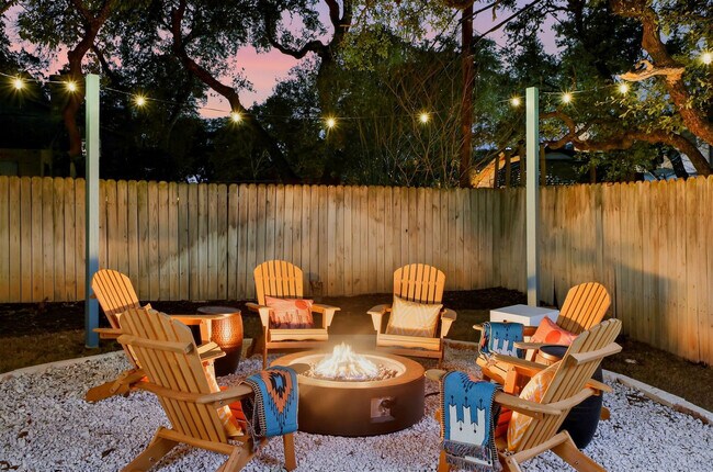 Building Photo - 2915 Quail Oak St