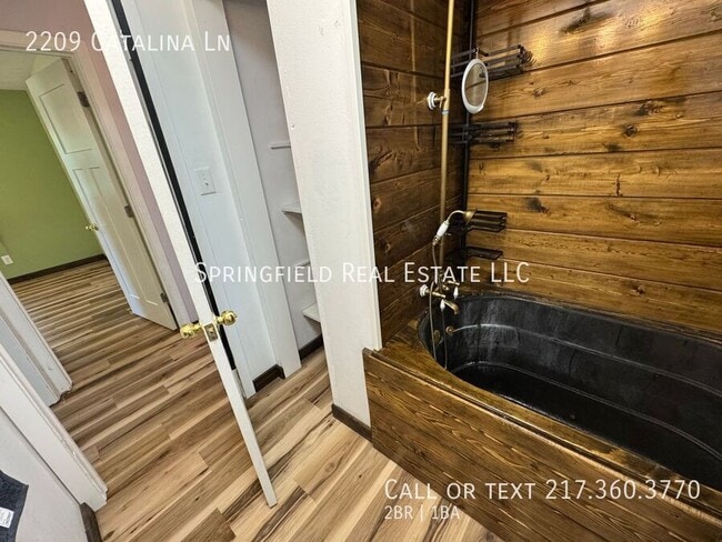 Building Photo - 2209 Catalina Ln