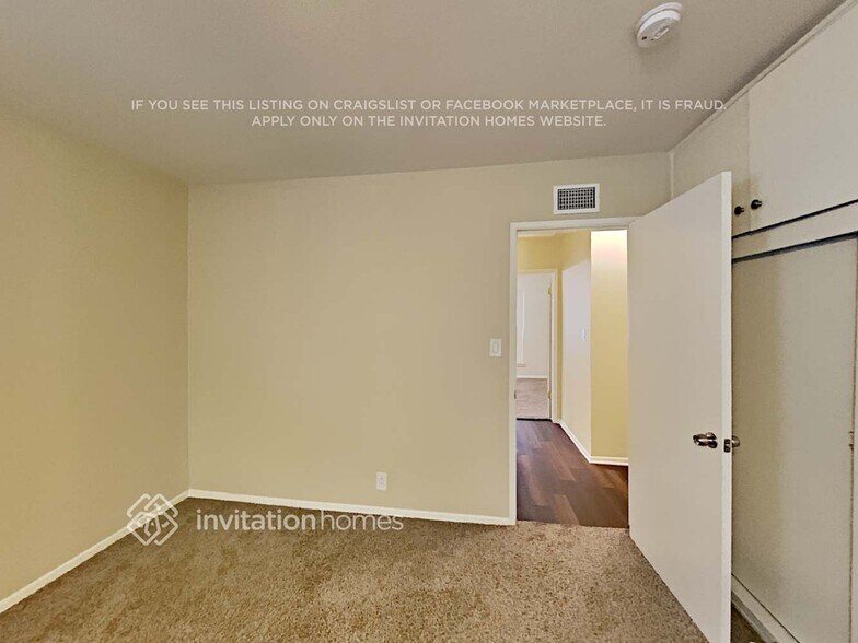 Building Photo - 10943 Kittridge St