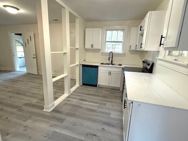 Building Photo - 410 W 46th St