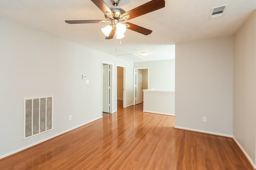 Building Photo - 6614 Valerian Ln