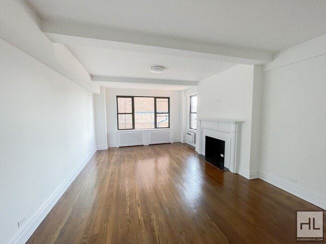 Building Photo - 20-25 5th Ave