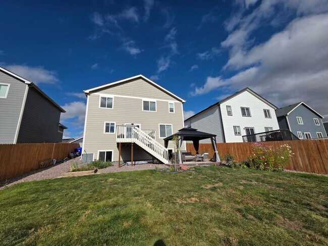 Building Photo - Gorgeous 4 Bed 3 bath Home In Lorson Ranch!!