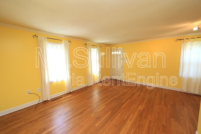 Building Photo - 2404 Farthing St