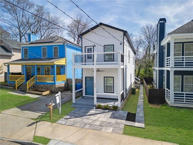 Building Photo - 962 Welch St SW