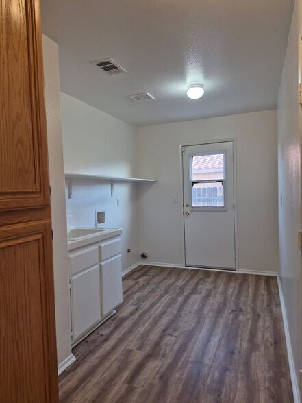 Building Photo - 10620 Cactus Dr