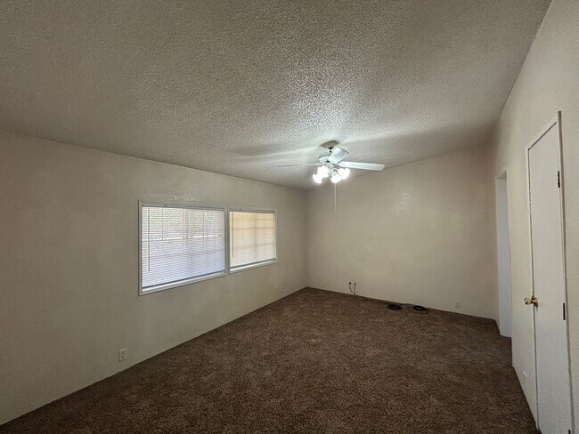 Building Photo - 40771 Blue Oak Dr