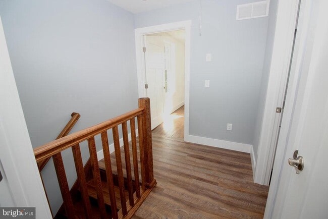 Building Photo - 306 Main St