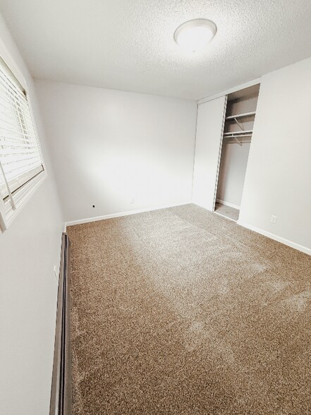 Building Photo - 211 W Pipestone Ave