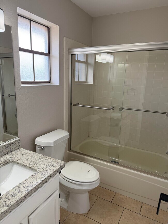 Building Photo - 5816 Longoria Loop