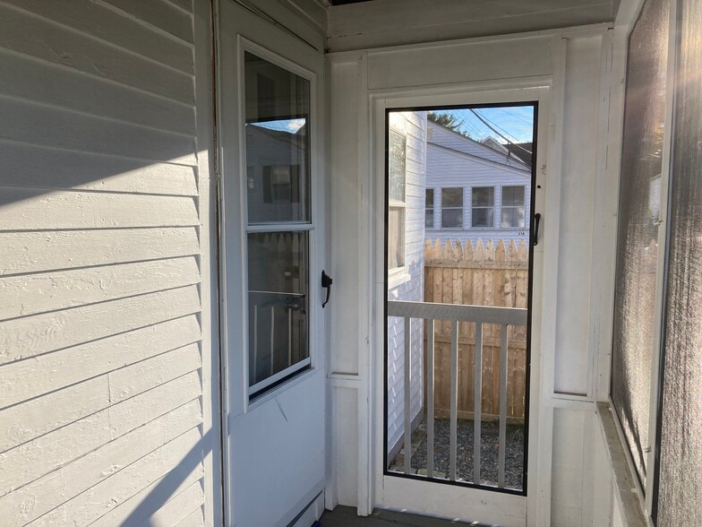 Building Photo - 31 W Old Orchard Ave