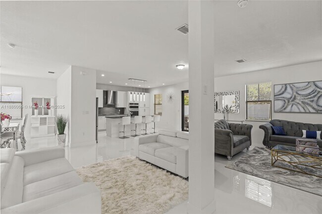 Building Photo - 14841 SW 39th Terrace
