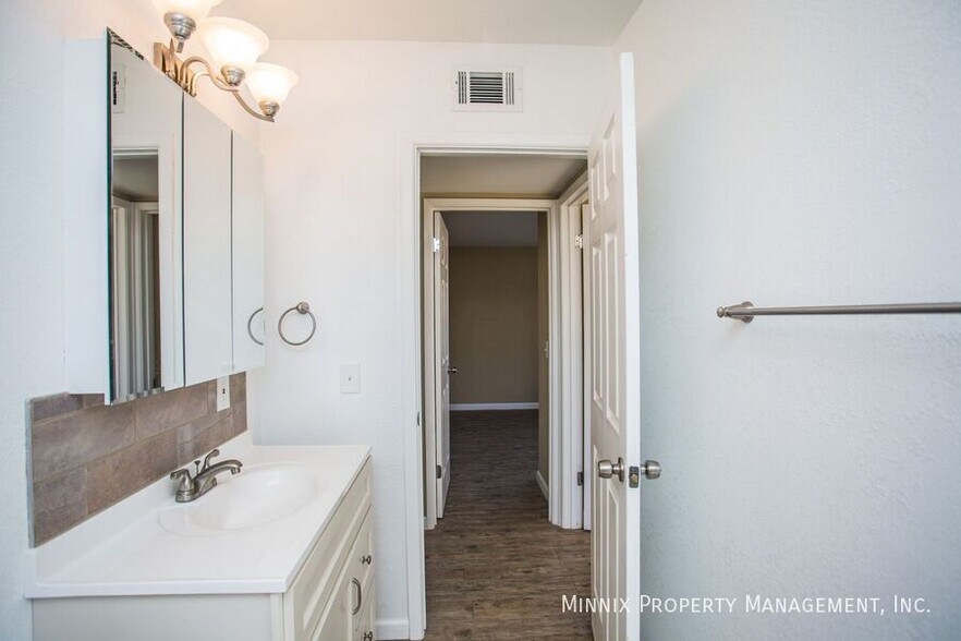 Building Photo - 2107 48th St