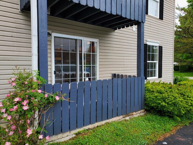 Building Photo - 6418 Venango Dr