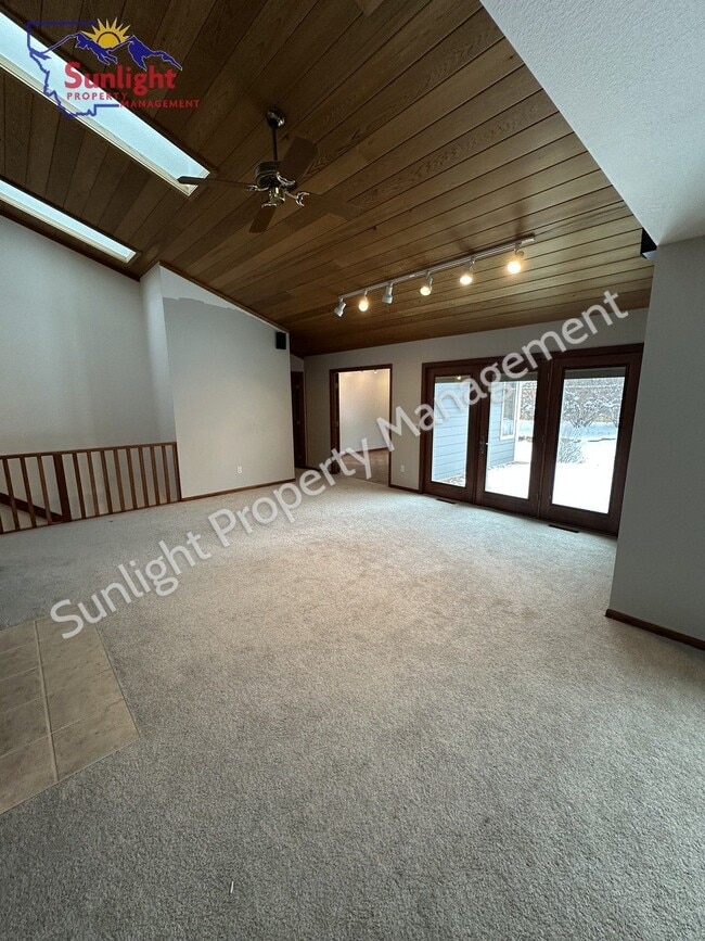 Building Photo - 4-Bedroom Retreat with 3.5 Baths in Billings – 4,378 Sq. Ft. of Comfort on Rimrock Road!